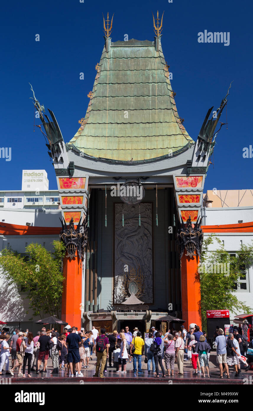 Grauman's Chinese Theater (ufficialmente TCL Teatro Cinese), Hollywood Boulevard, Los Angeles, California, Stati Uniti d'America Foto Stock
