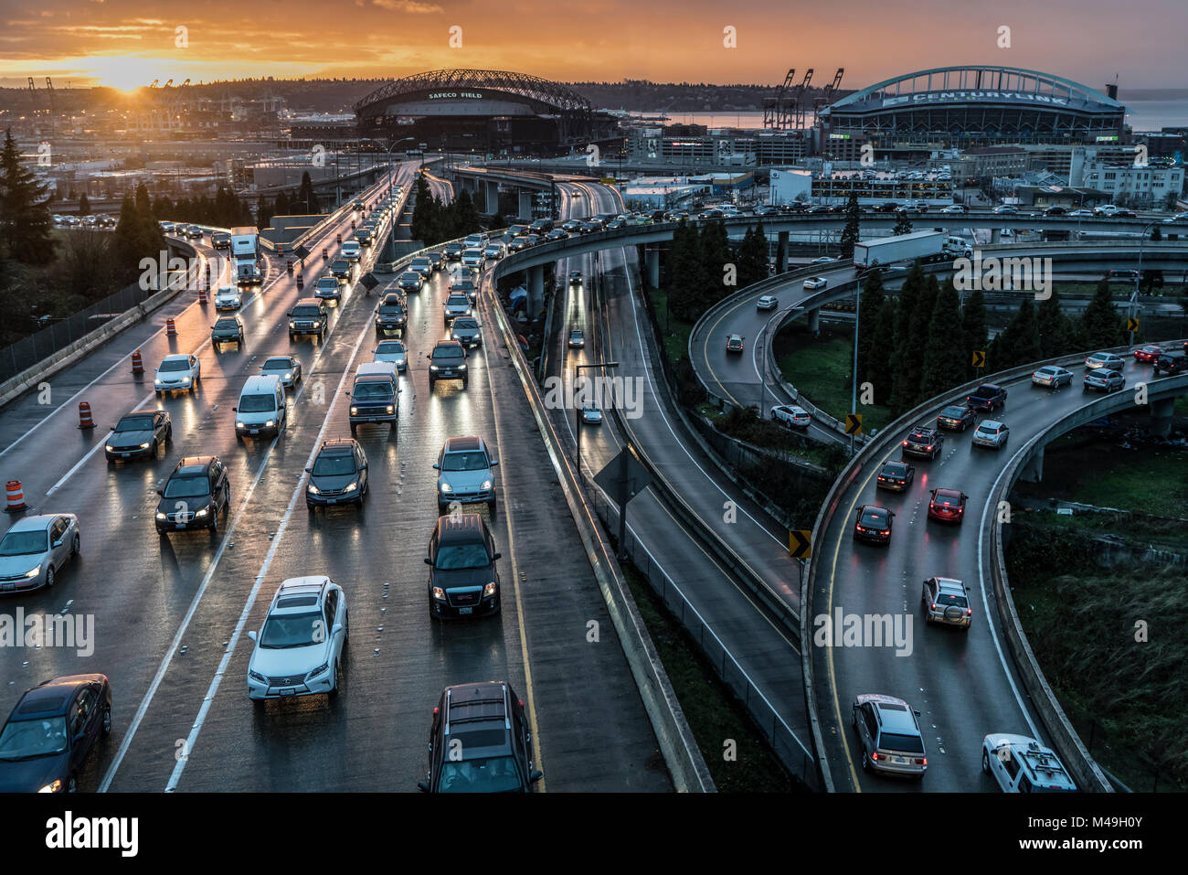 Stati Uniti, Washington, Seattle, all'inizio ot Interstate 89 con il traffico mangimi in essa dalla Interstate 5 e da Seattle Foto Stock