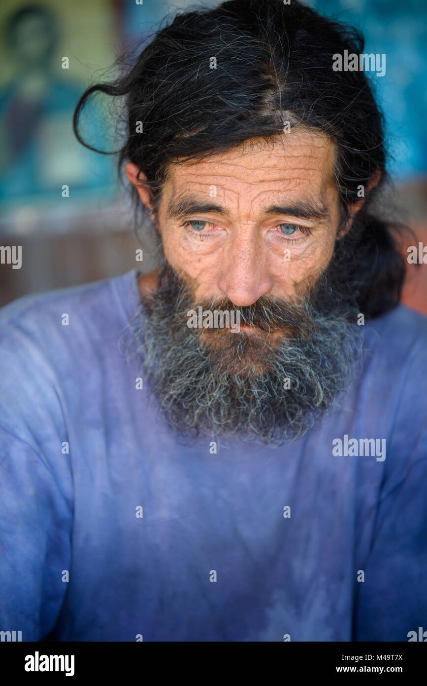 La persona vive in un lodge che ha costruito in sé a terra, tè, Grecia vende Foto Stock