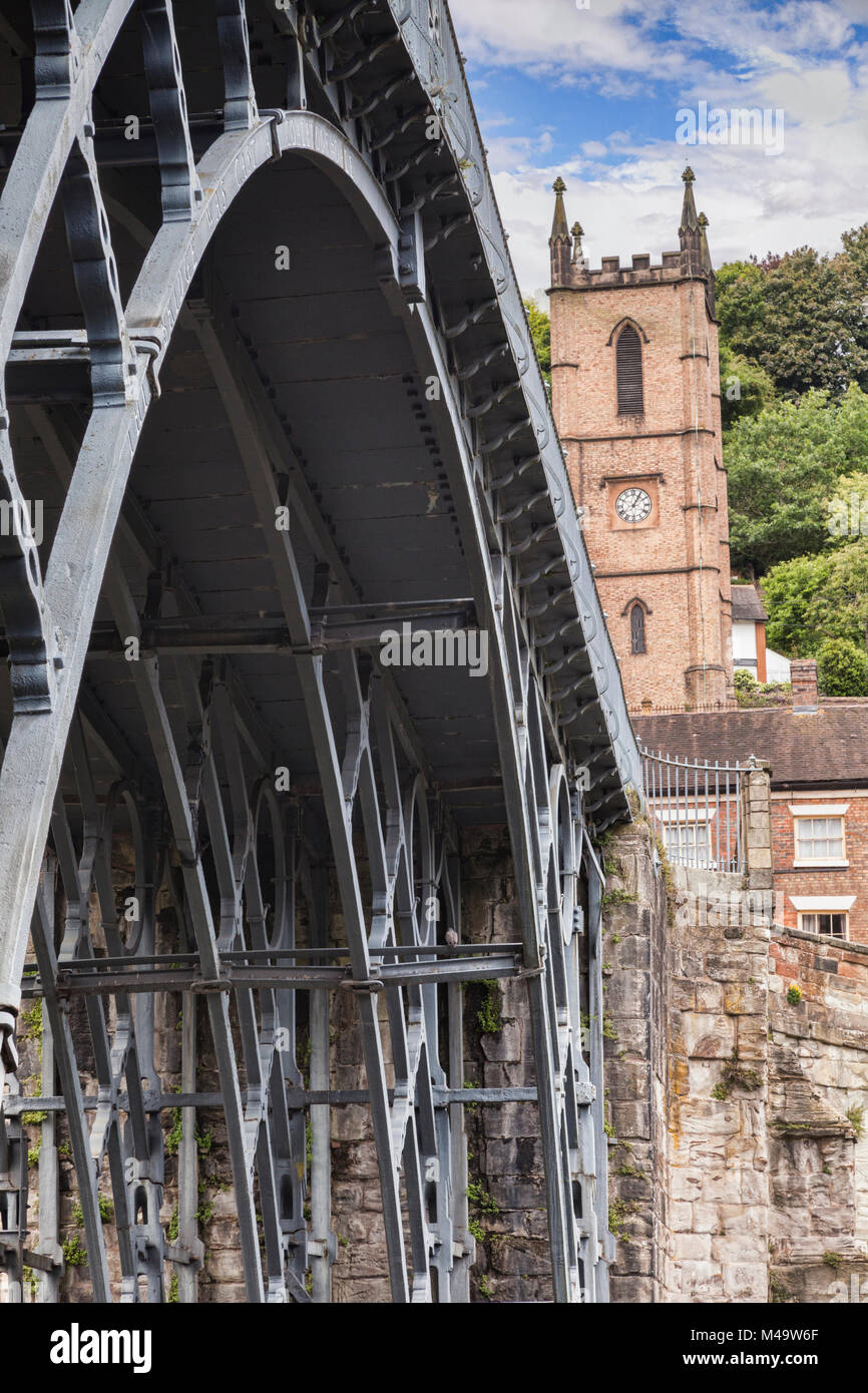 Abraham Darby il ponte di ferro prima di ghisa, ponte di Ironbridge, Shropshire, Inghilterra Foto Stock