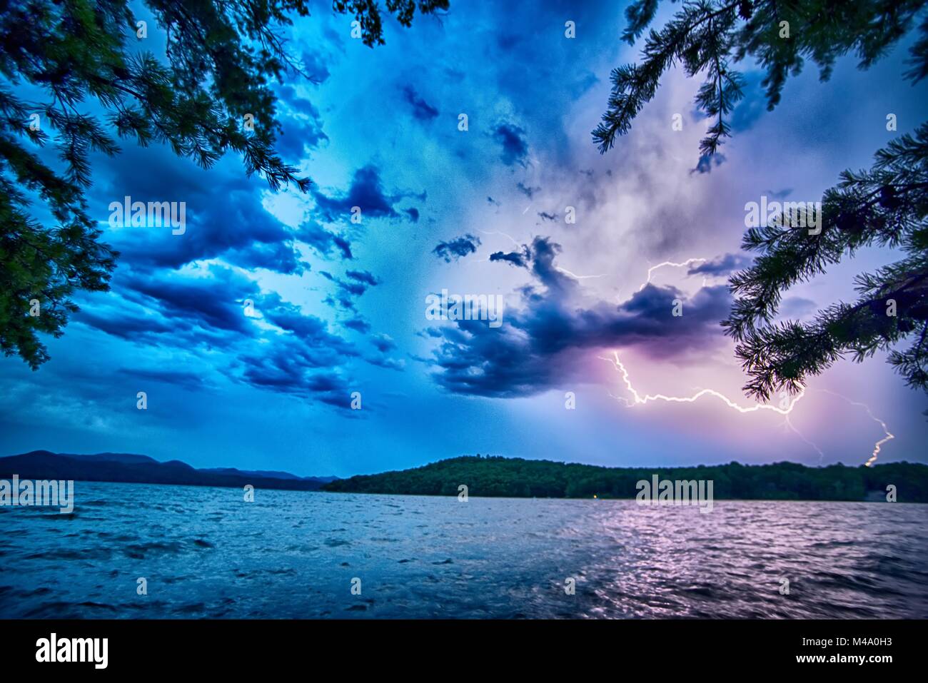 Belle Scene Di Paesaggio Presso Il Lago Jocassee Carolina Del Sud Foto Stock Alamy