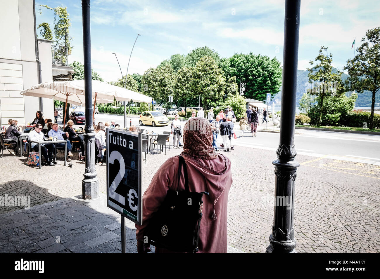 L'Italia, Piemonte, Intra-Verbania, donna islamica Foto Stock