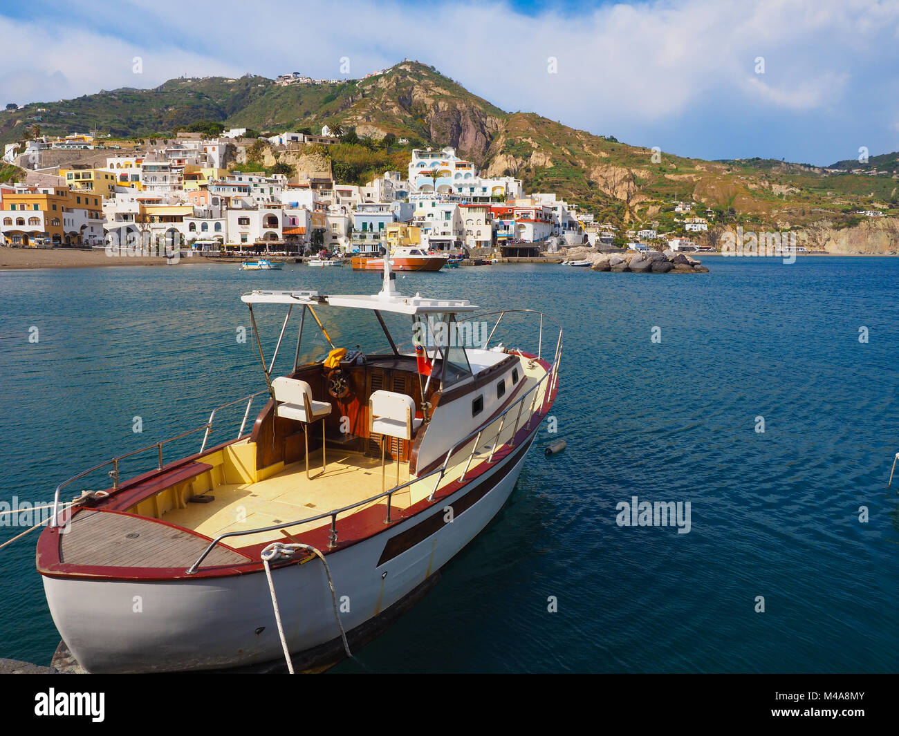 Barca nel porto di Sant'Angelo,Ischia,Calabria,Italia Foto Stock