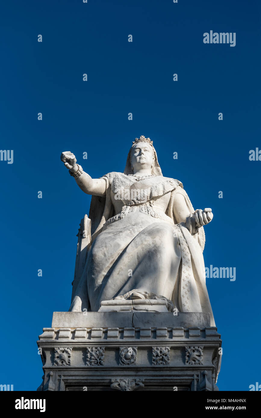 La regina Victoria statua Clifftown Parade, Southend on Sea, con dito mancante. Foto Stock