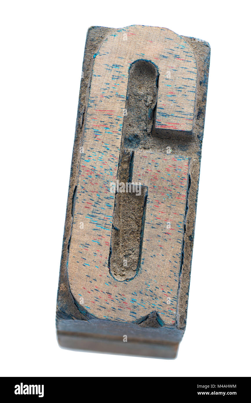 In legno vintage lettera maiuscola G dal set di stampa in rilievo isolato su bianco Foto Stock