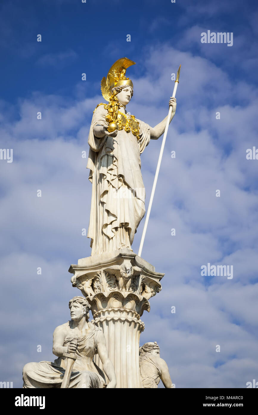 Athena statua davanti al Parlamento di Vienna Austria Foto Stock