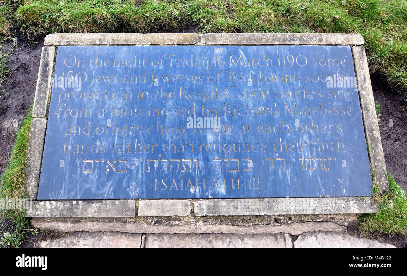 Lapide ricorda il massacro di ebrei che hanno avuto luogo in York 1190 Foto Stock