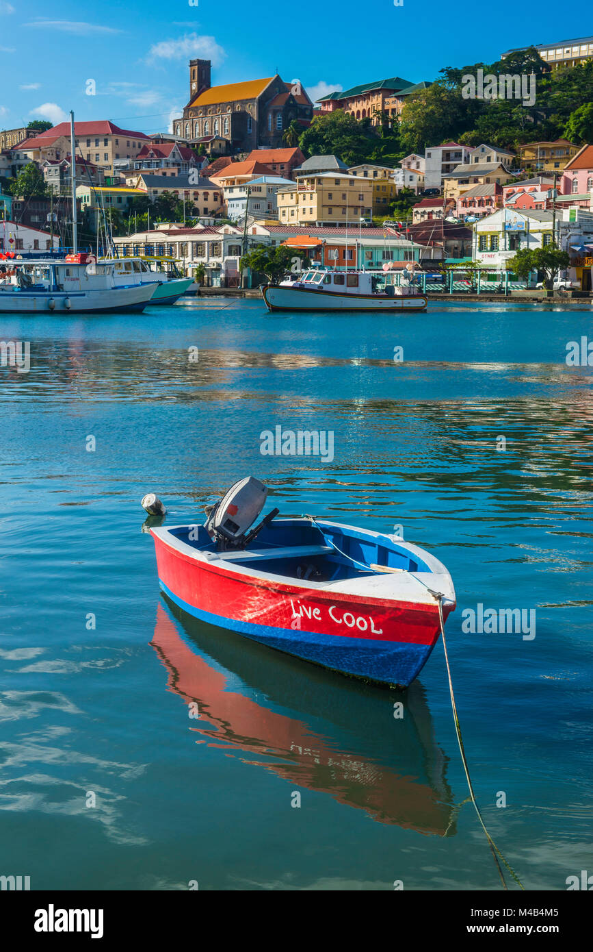 Poco motoboat nel porto interno di St Georges,capitale di Grenada,dei Caraibi Foto Stock