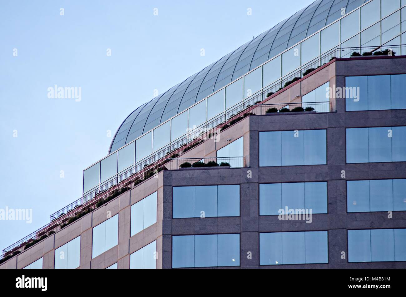 Moderna struttura architettonica in una grande città Foto Stock