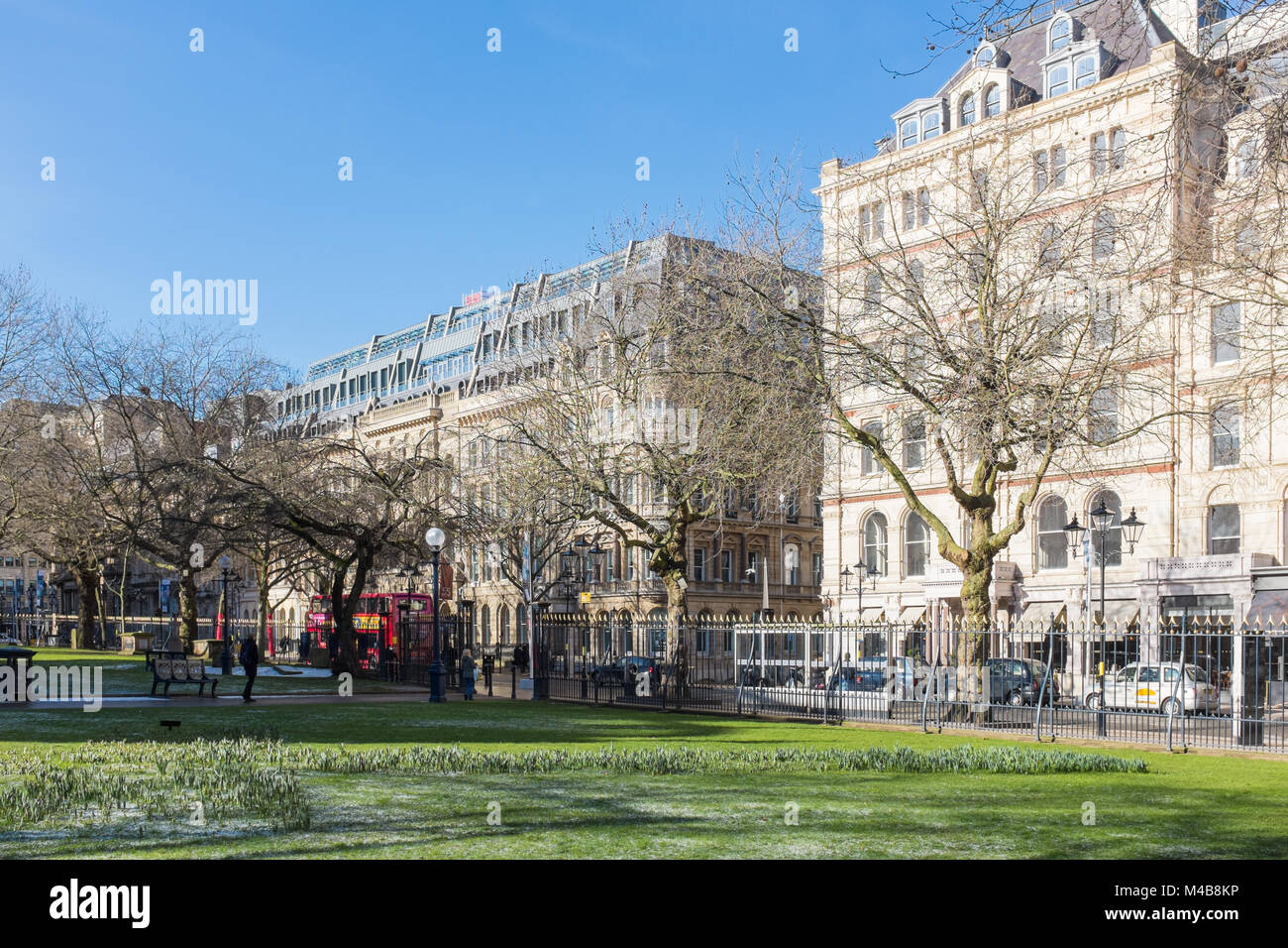 Negozi e uffici su Colmore Row in Birmingham Business District Foto Stock