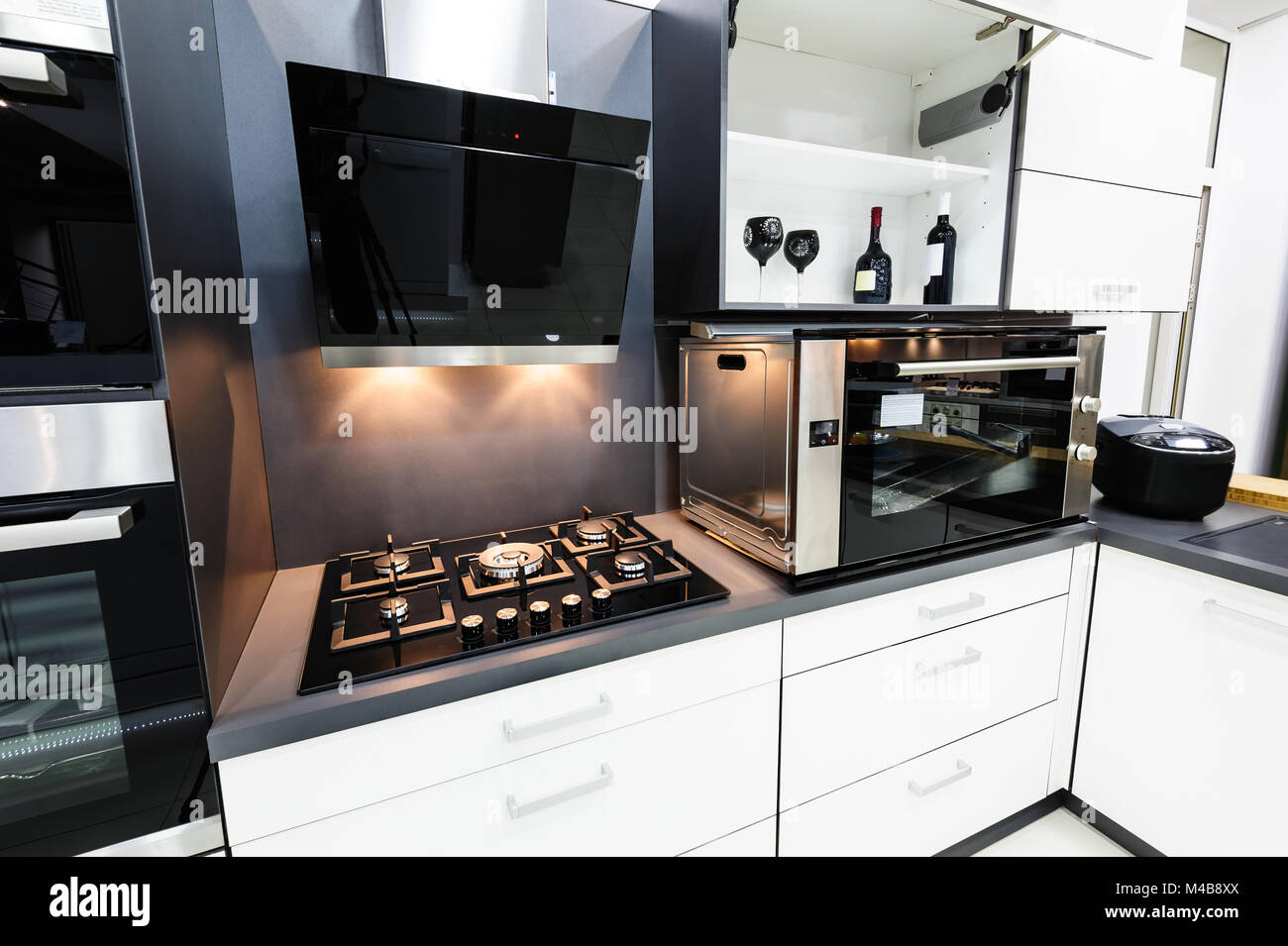 Moderno hi-tek cucina, pulire interior design Foto Stock