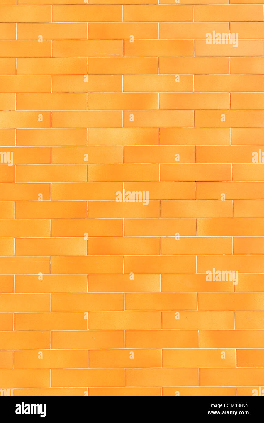 Un arancione sfondo piastrellato con relativamente piccole tegole Foto Stock