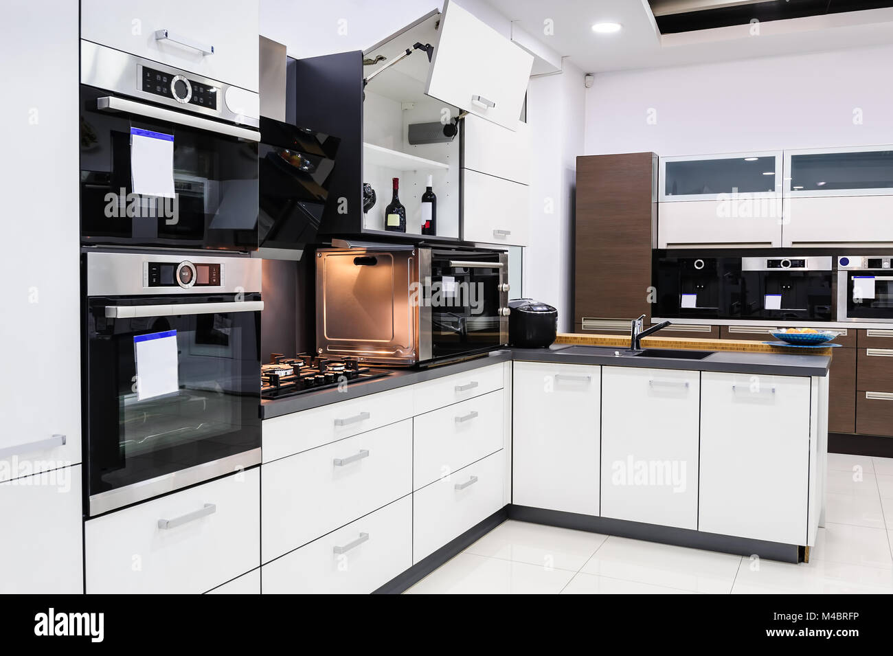 Moderno hi-tek cucina, pulire interior design Foto Stock