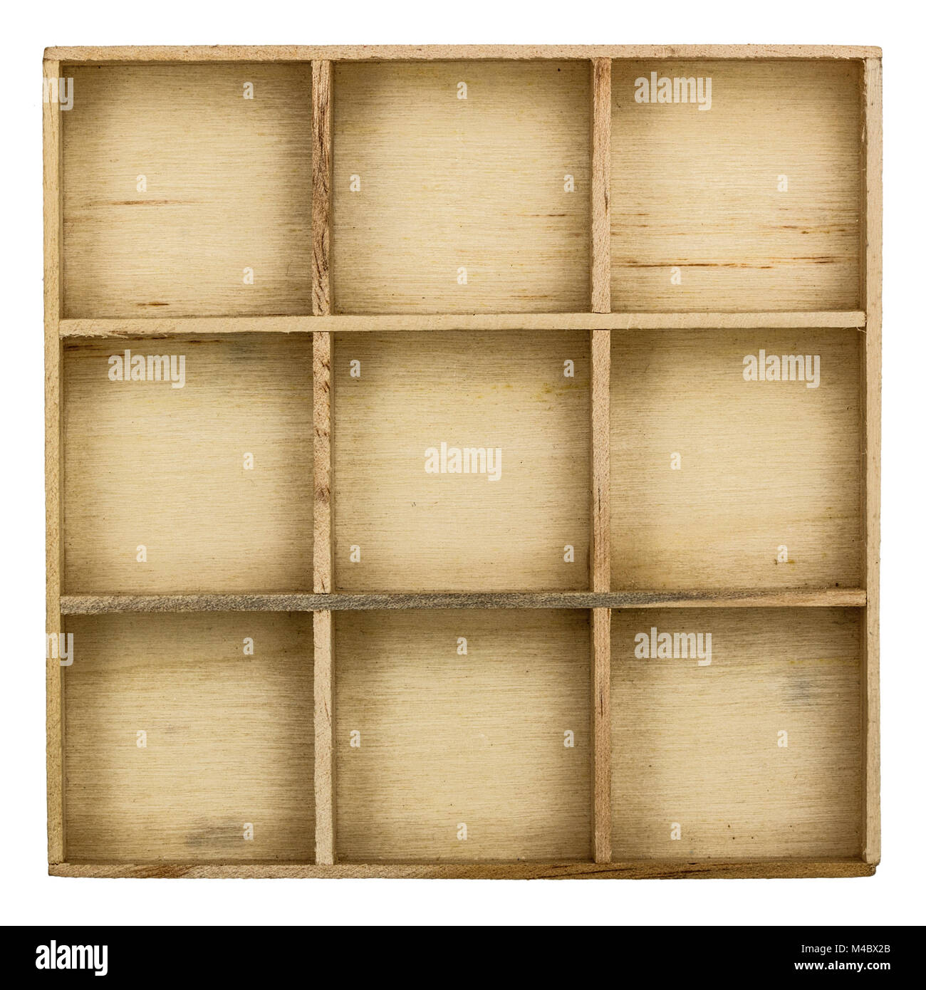 Scatola in legno per oggetti di piccole dimensioni, isolato su sfondo bianco Foto Stock