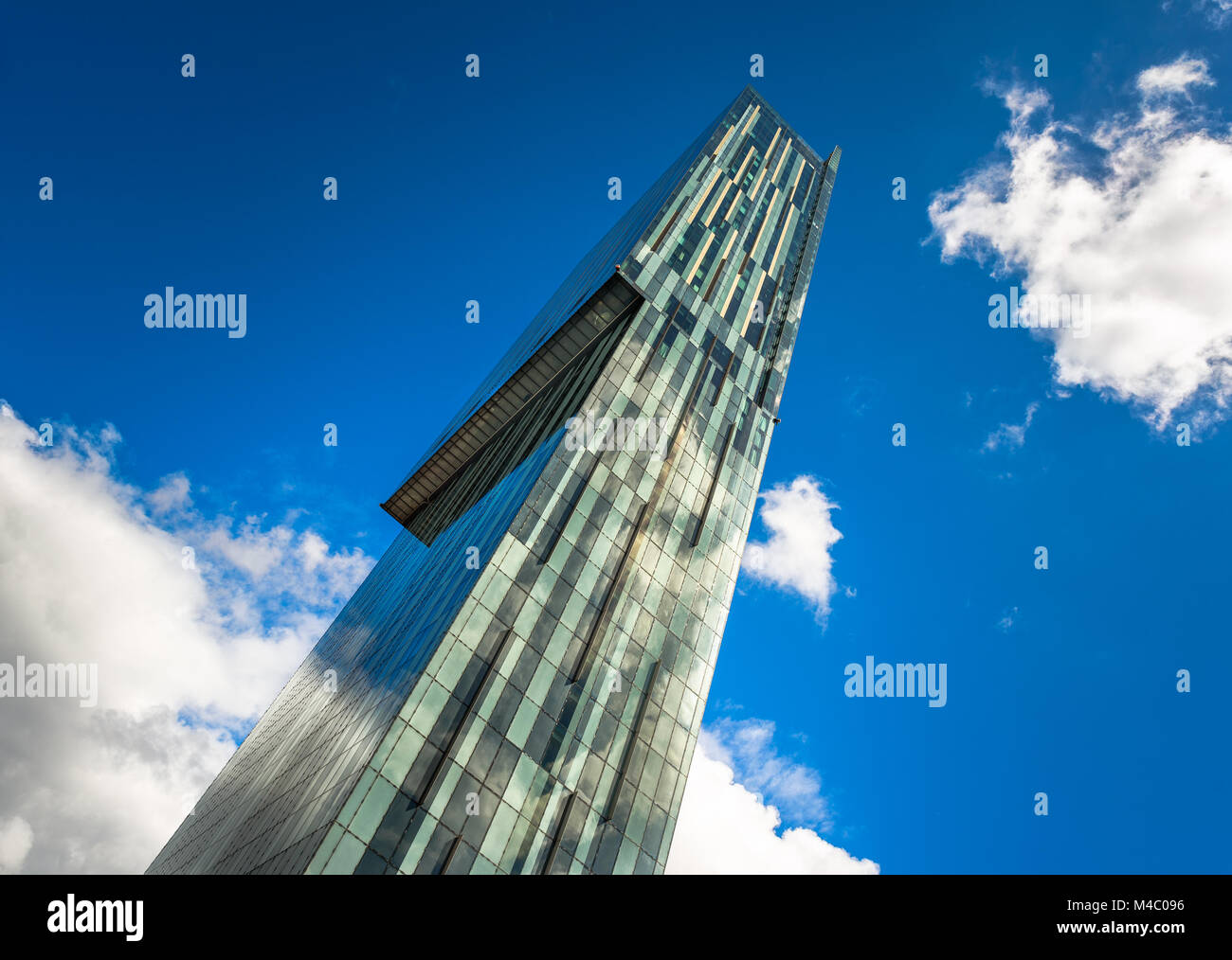 MANCHESTER, Regno Unito - 13 Luglio: Beetham Tower è un 47-storey grattacielo progettato da Ian Simpson. Costruito nel 2006, è il più alto edificio in Manchester. Foto Stock