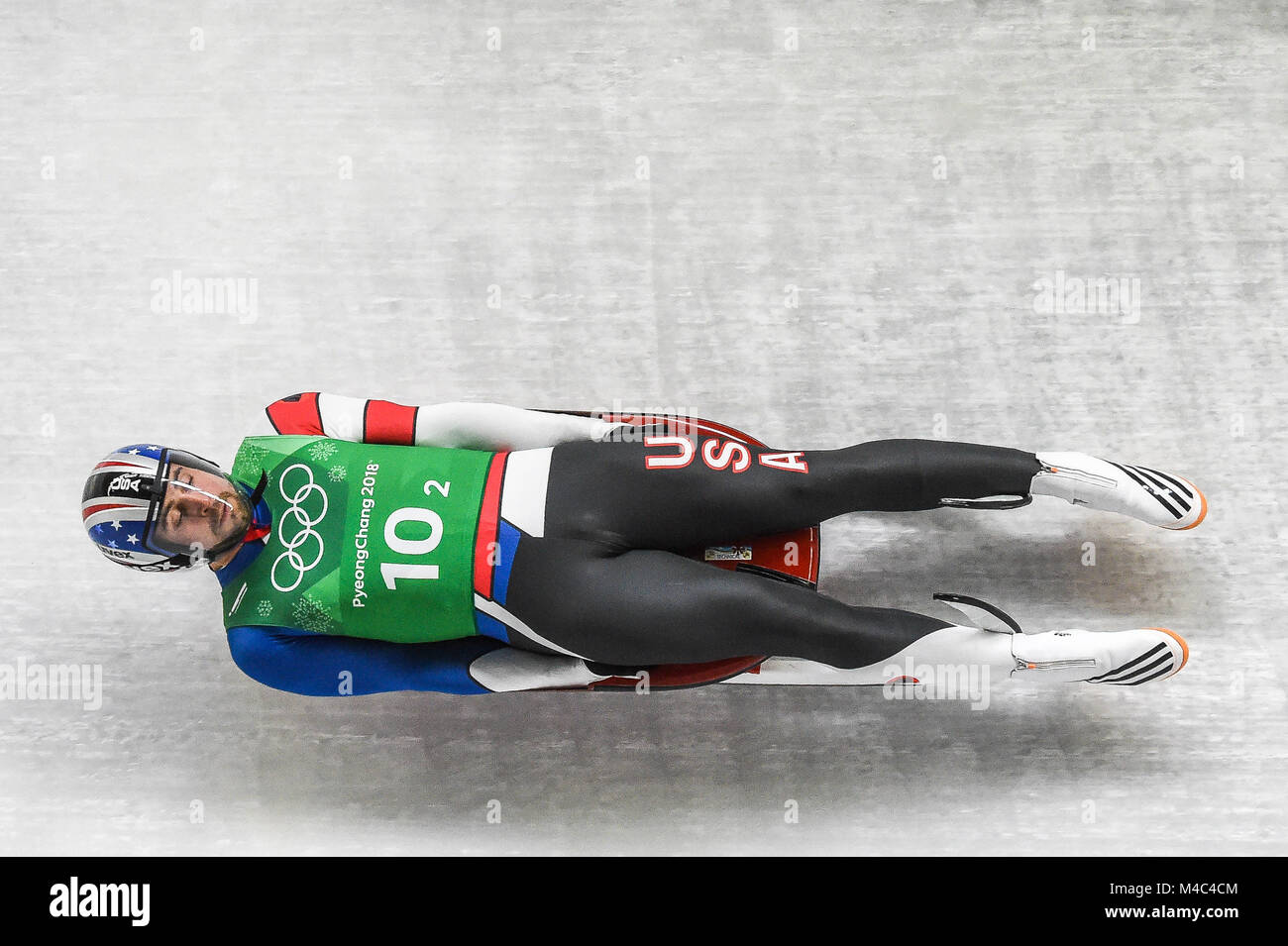 Pyeongchang, Corea del Sud. 15 Feb, 2018. Chris Mazdzer di Â Stati Uniti competere nel team di slittino Staffetta presso Olympic Centro di scorrimento a Pyeongchang, Corea del Sud. Ulrik Pedersen/CSM/Alamy Live News Foto Stock