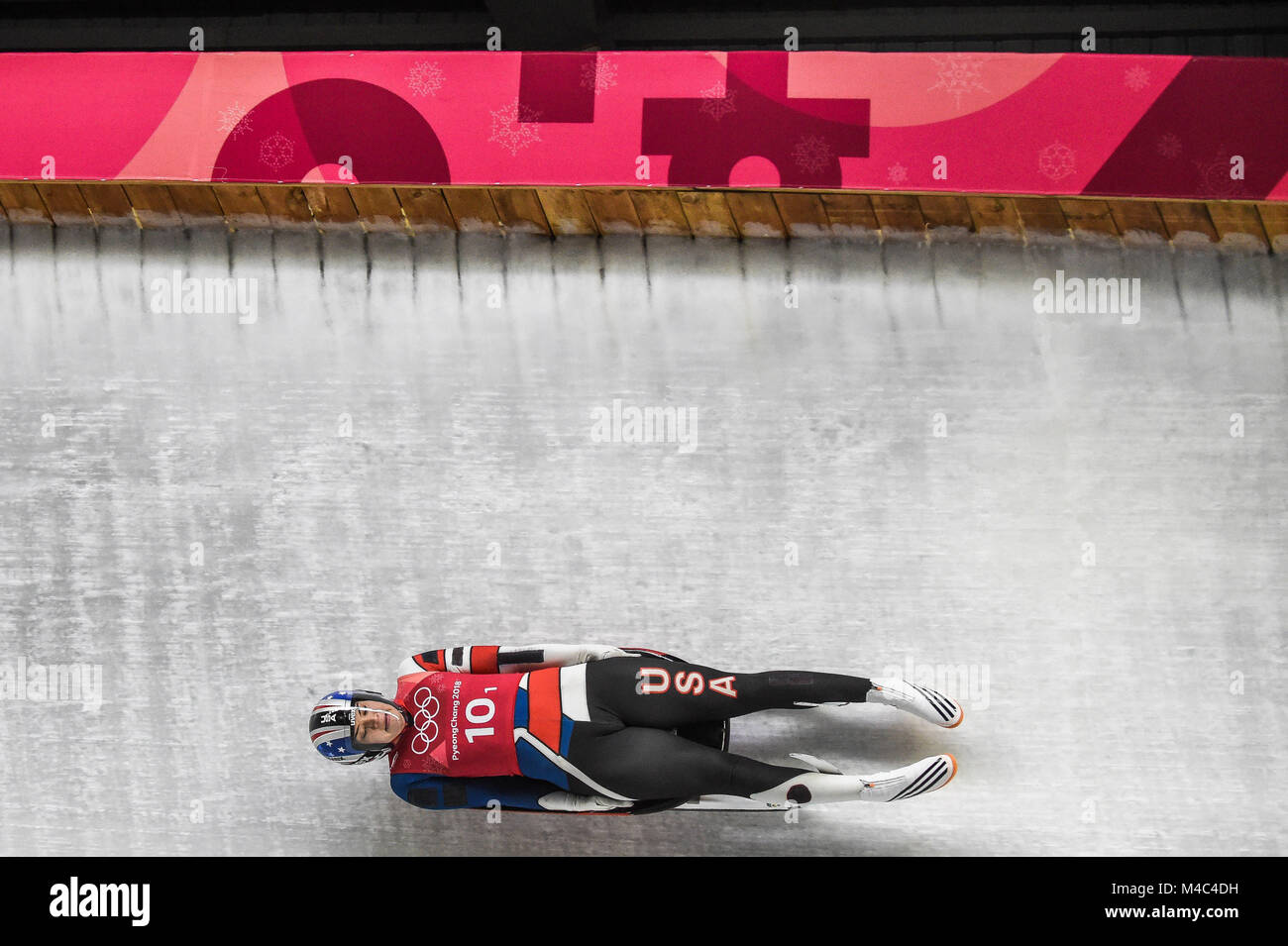 Pyeongchang, Corea del Sud. 15 Feb, 2018. Estate Britcher di Â Stati Uniti competere nel team di slittino Staffetta presso Olympic Centro di scorrimento a Pyeongchang, Corea del Sud. Ulrik Pedersen/CSM/Alamy Live News Foto Stock