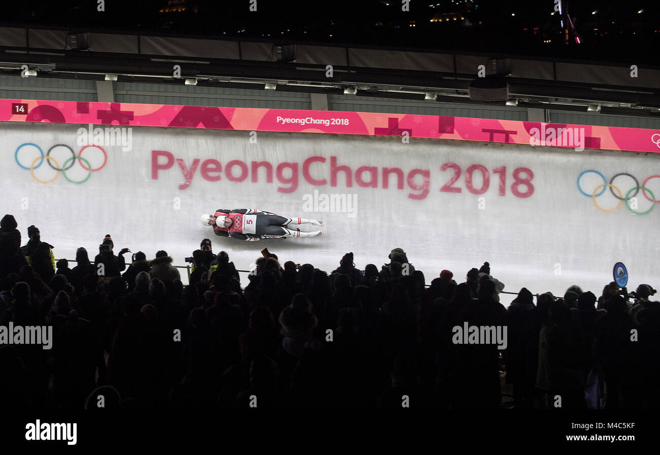 Peter PENZ/ Georg FISCHLER, AUT, Aktion, Rodeln Doppel der Maenner, Luge - Uomini Doppio, Olympic Centro di scorrimento, 14.02.2018. Olympische Winterspiele 2018 vom 09.02. - 25.02.2018 in PyeongChang/ Suedkorea. |L'utilizzo in tutto il mondo Foto Stock