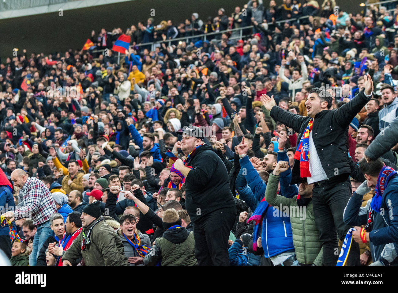 15 febbraio 2018: FCSB tifosi durante la UEFA Europa League il 2017-2018, Round di 32, la prima gamba, tra FCSB Bucarest (ROU) e SS Lazio Roma (ITA) a livello nazionale stadio Arena, Bucarest, Romania ROU. Foto: Cronos/Catalin Soare Foto Stock