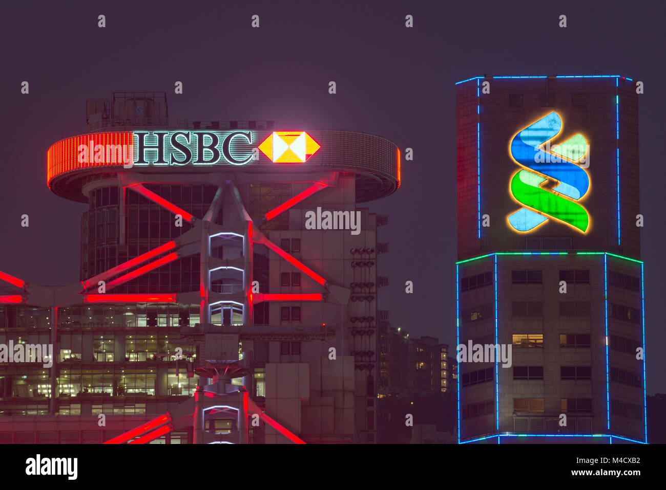 La banca HSBC e Standard Chartered Bank, quartiere finanziario Centrale di Hong Kong, Cina. Foto Stock