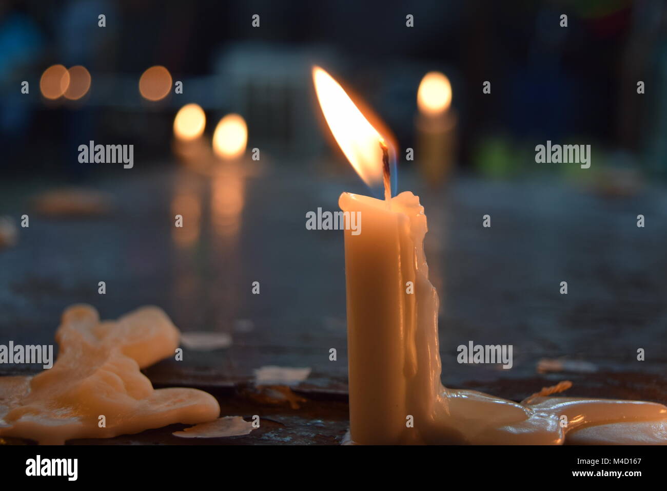 Accendi una fiamma immagini e fotografie stock ad alta risoluzione - Alamy
