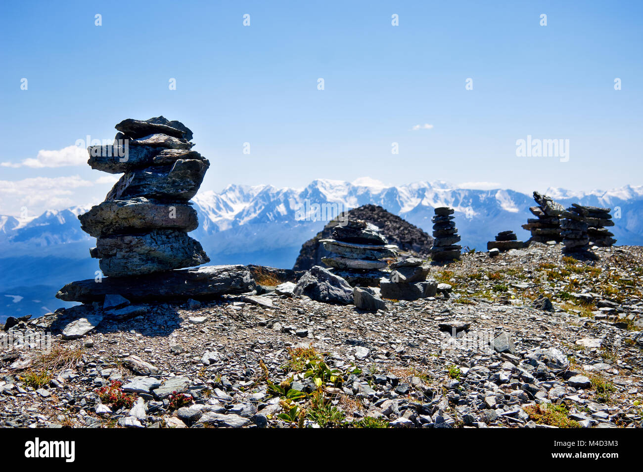 Pile di pietra sulla cima della montagna Foto Stock