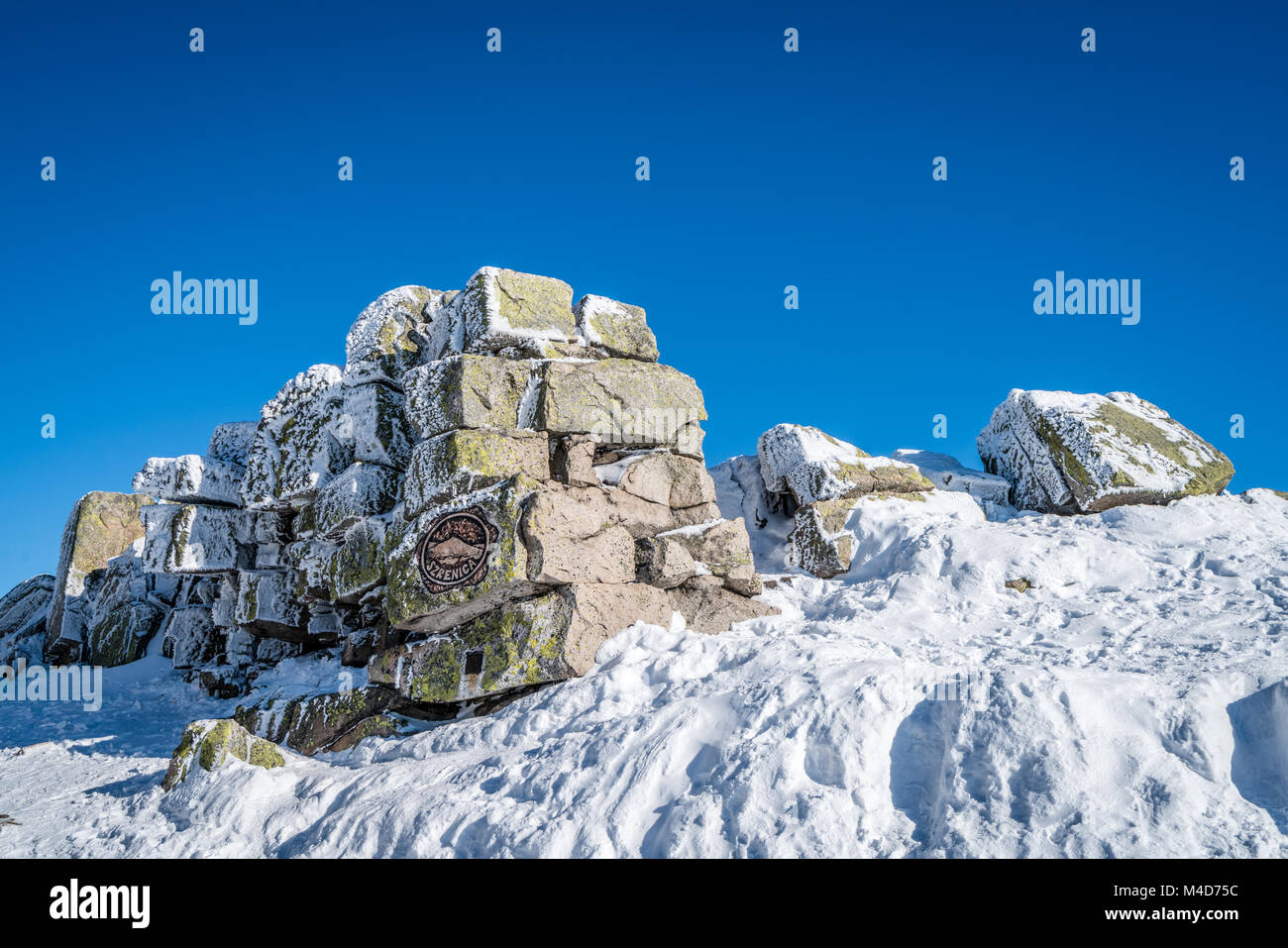 Grandi massi sulla cima della montagna Szrenica Foto Stock