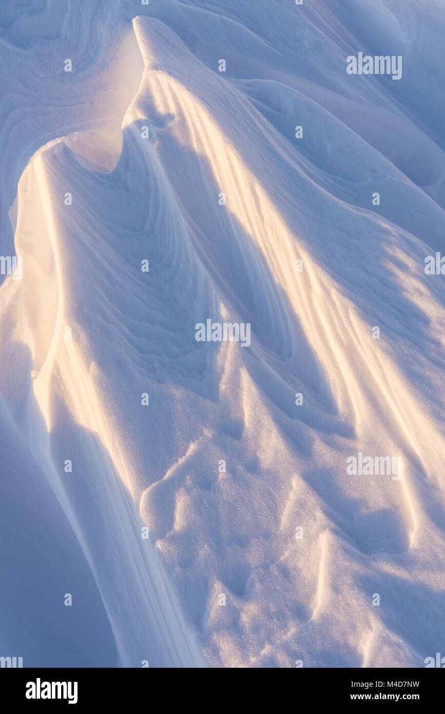 Vento bruciato formazioni di neve (Sastrugi), Lapponia, Svezia Foto Stock