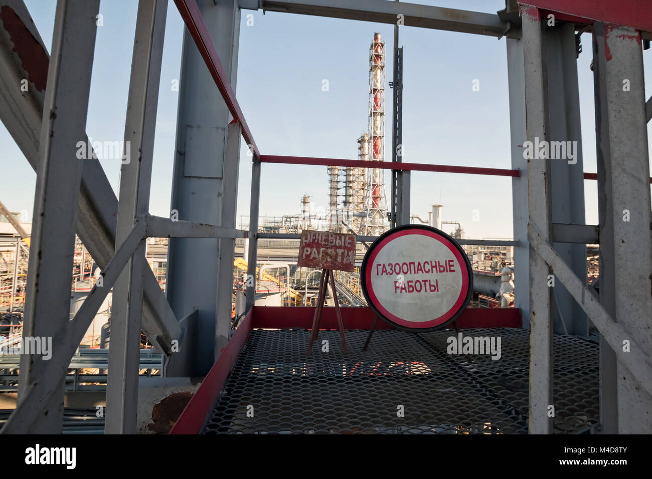 Cartelli di avvertimento circa effettuare pericolose di gas e di opere di fuoco Foto Stock