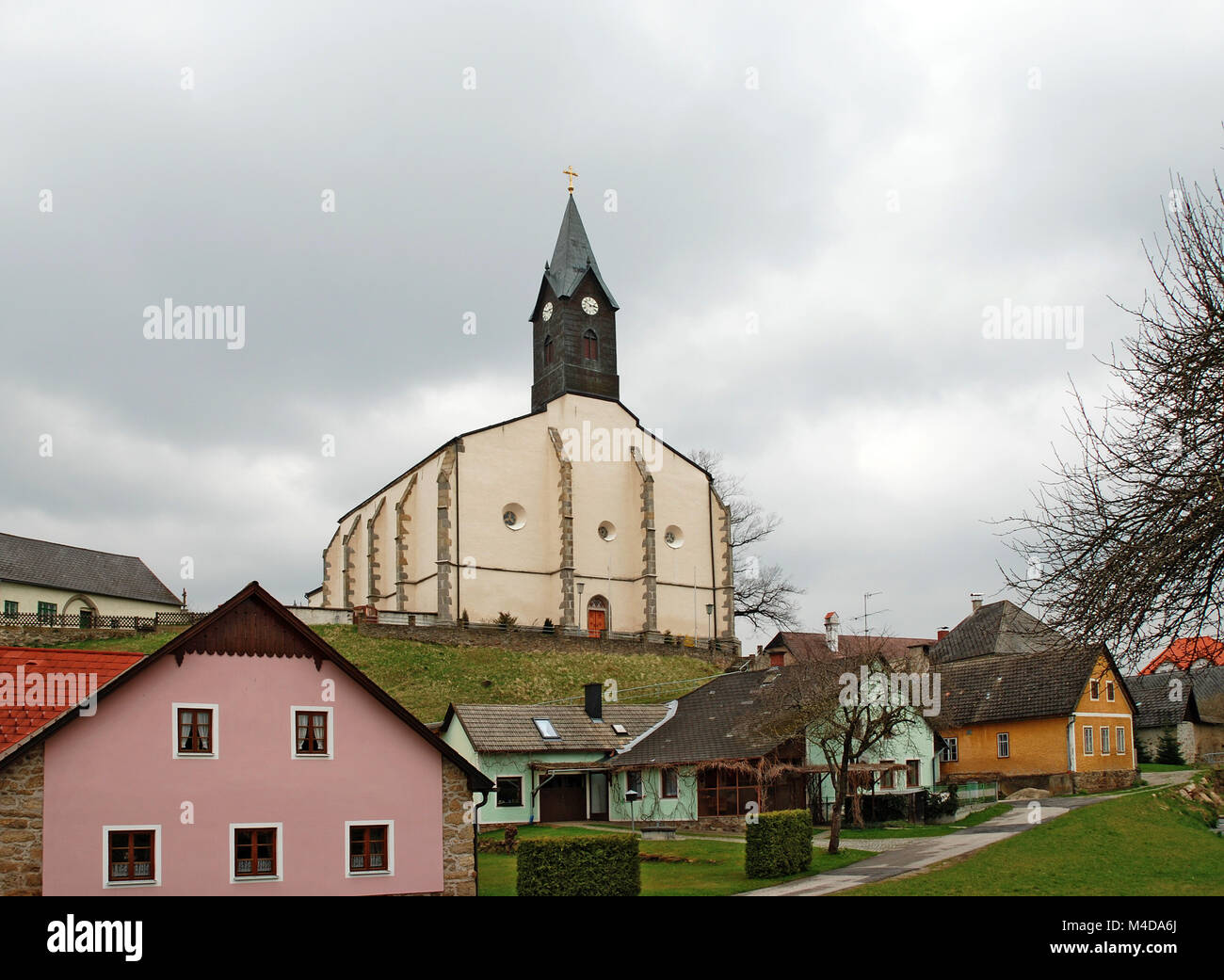 San Wolfgang con la storica chiesa parrocchiale Foto Stock