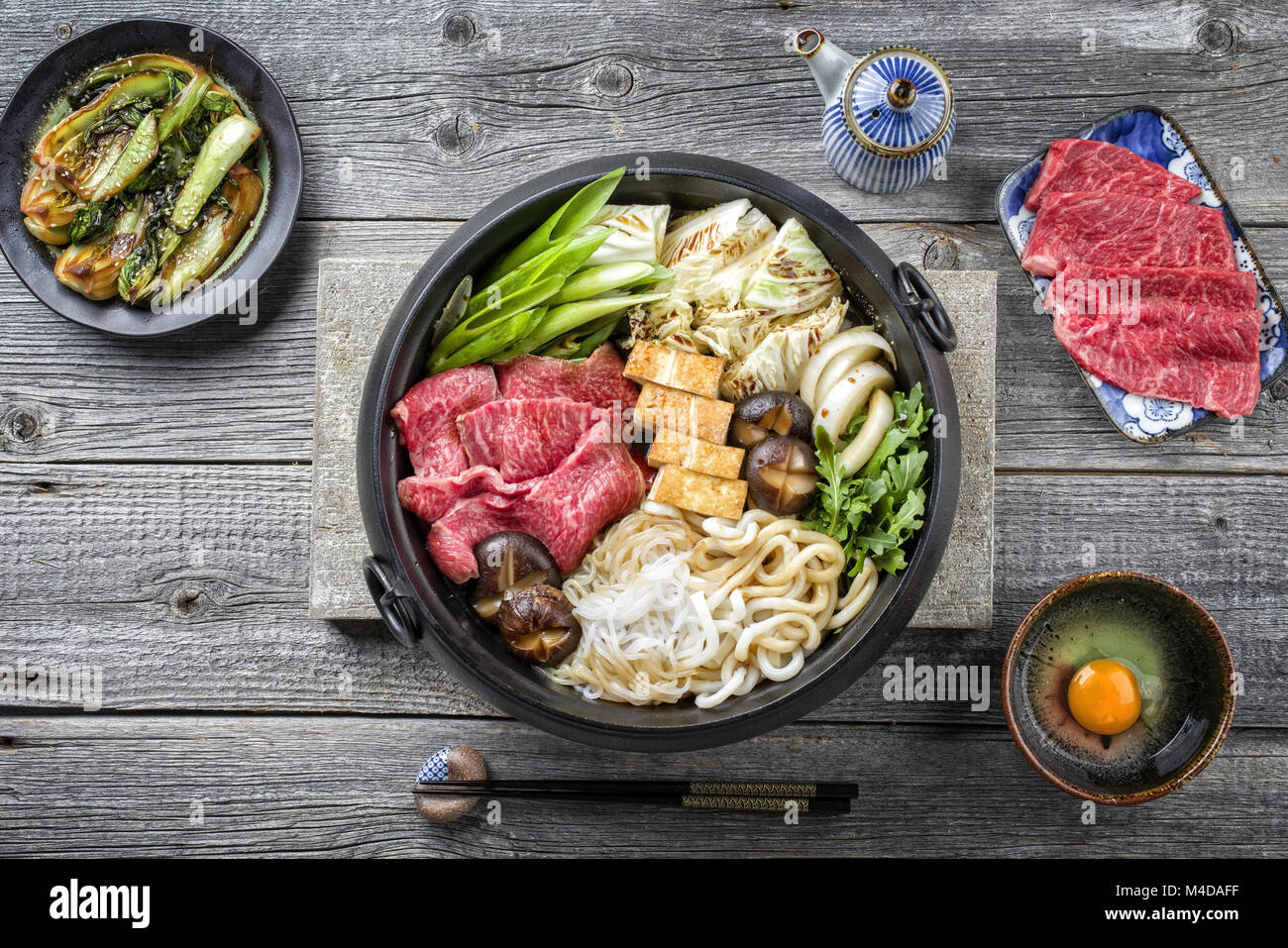 Sukiyaki giapponese tradizionale in ghisa Pot Foto Stock