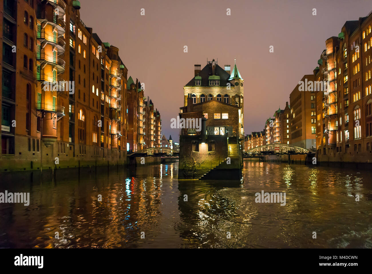 Castello d'acqua nel quartiere storico Speicherstadt Foto Stock