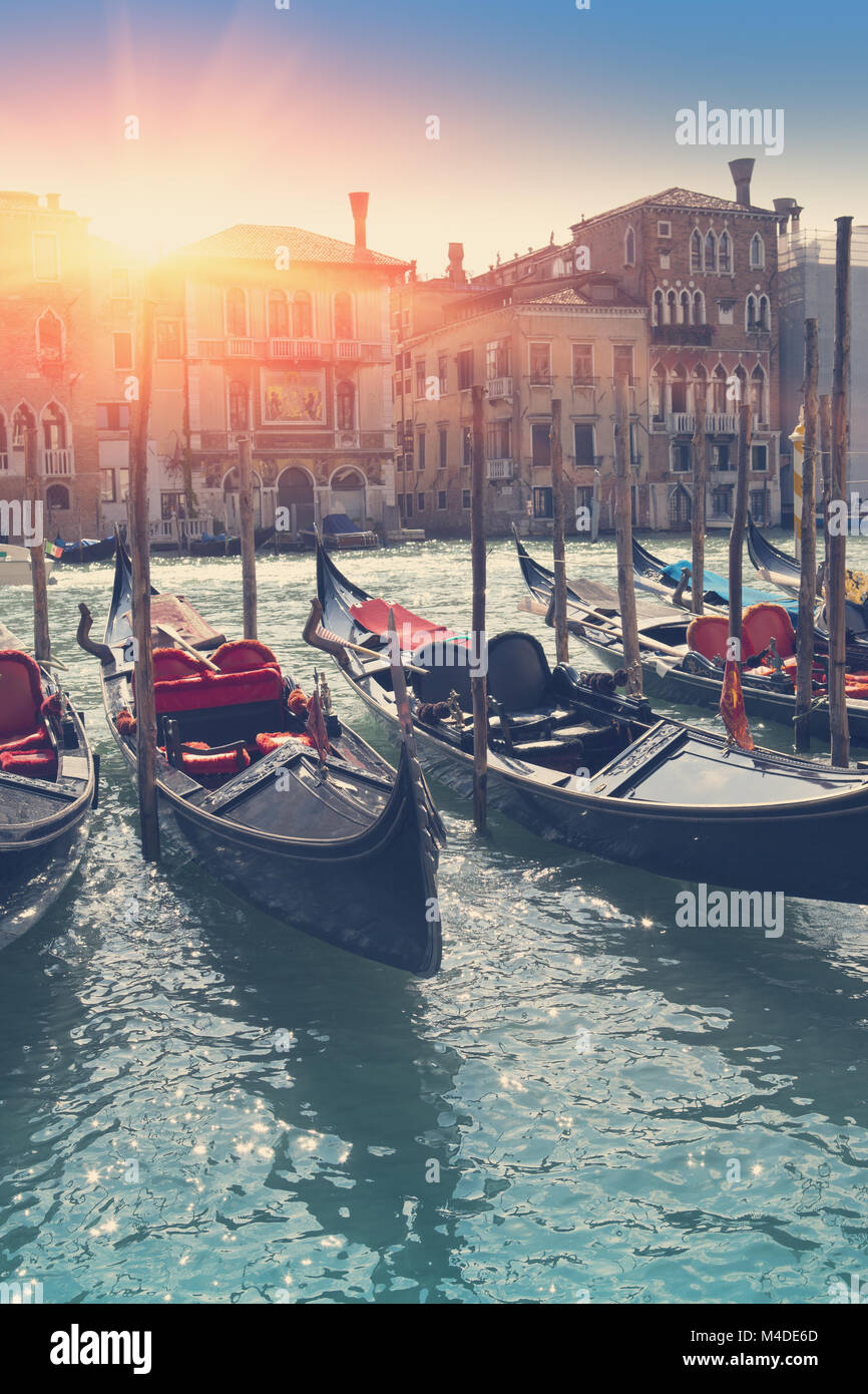 Canal con gondole, Venezia, Italia. Effetto retrò Foto Stock