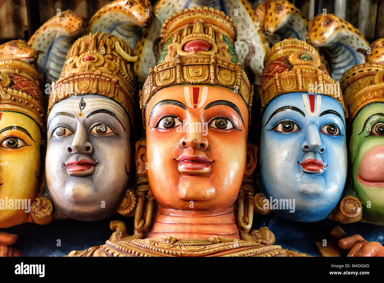 Statue religiose in un tempio di Sri Lanka Foto Stock
