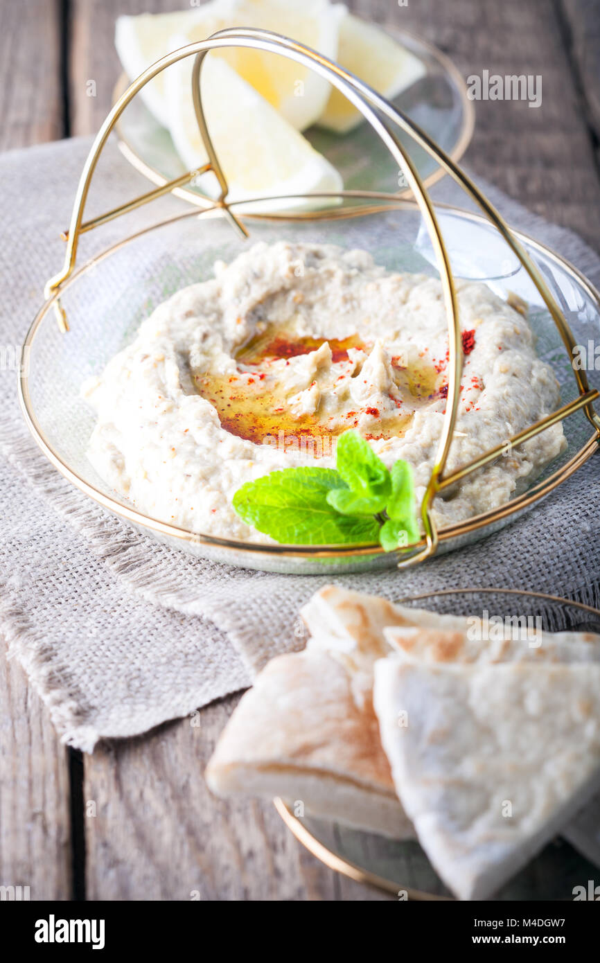 Baba ghanoush, melanzana dip, cucina mediterranea. Foto Stock