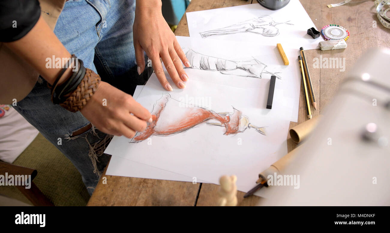 Crop colpo di femmina schizzo di disegno Foto Stock