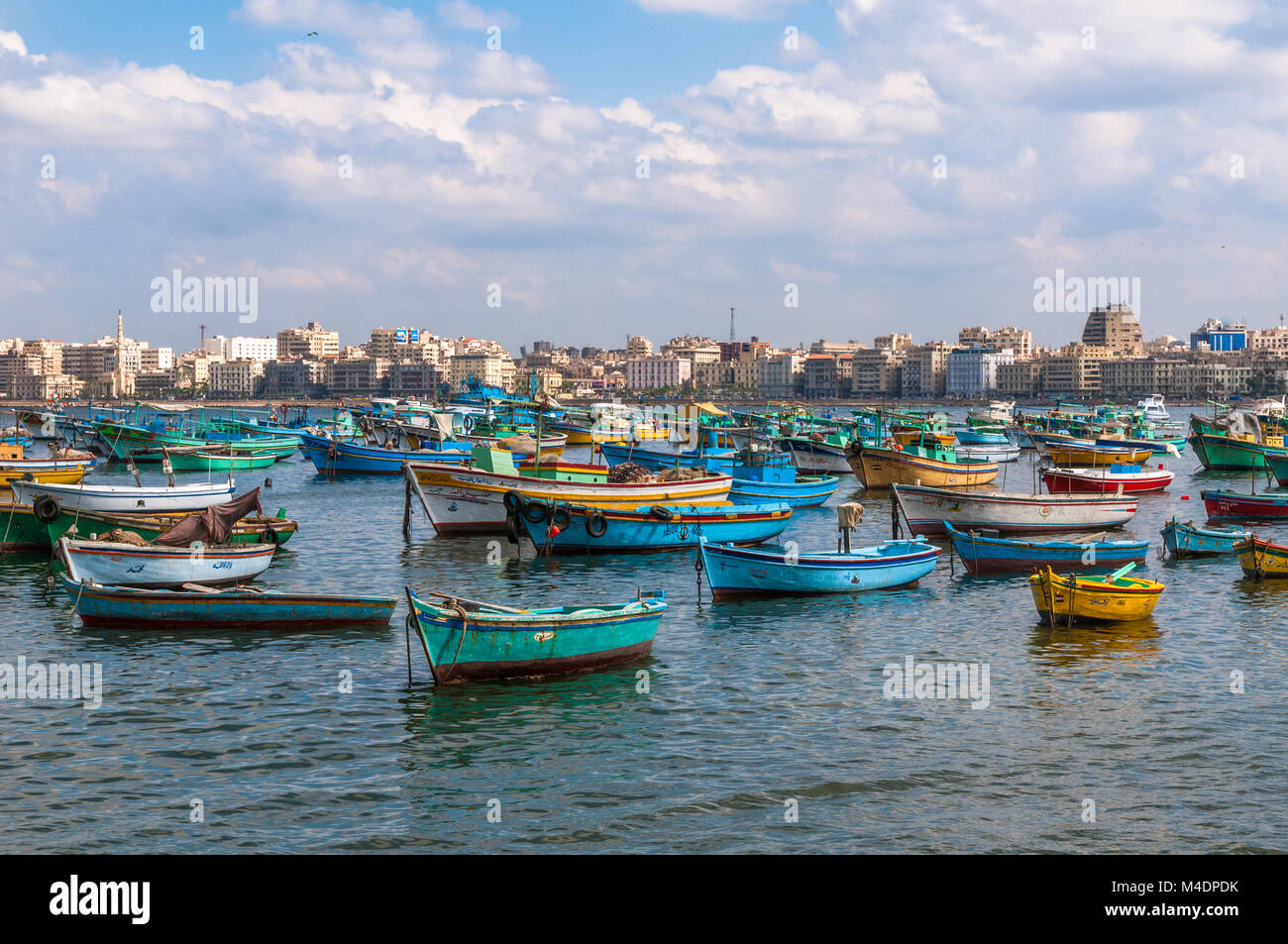 Vista del porto di Alessandria, Egitto Foto Stock
