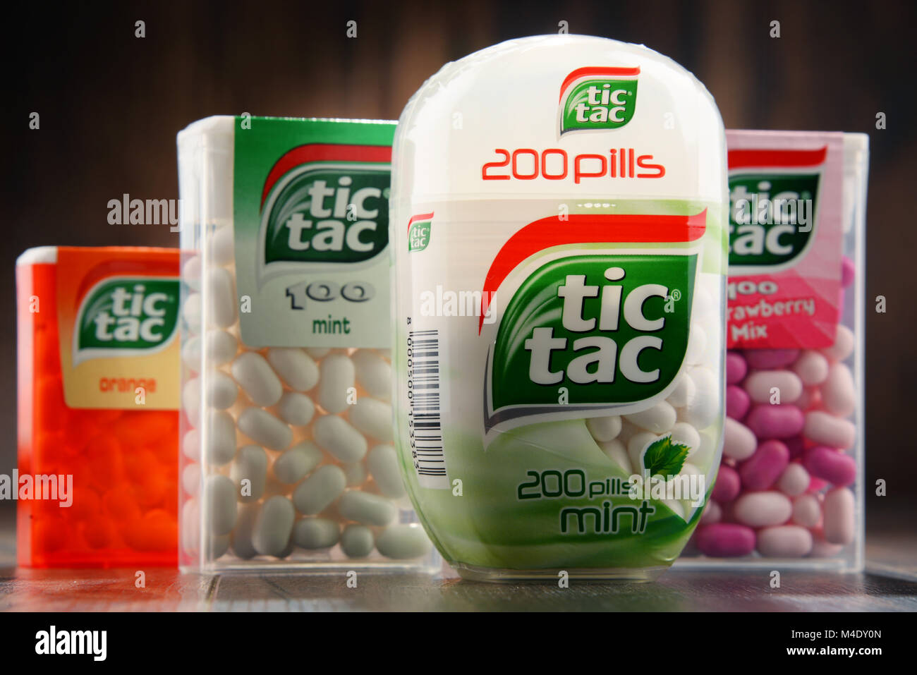 Quattro scatole di Tic Tac mentine Foto stock - Alamy