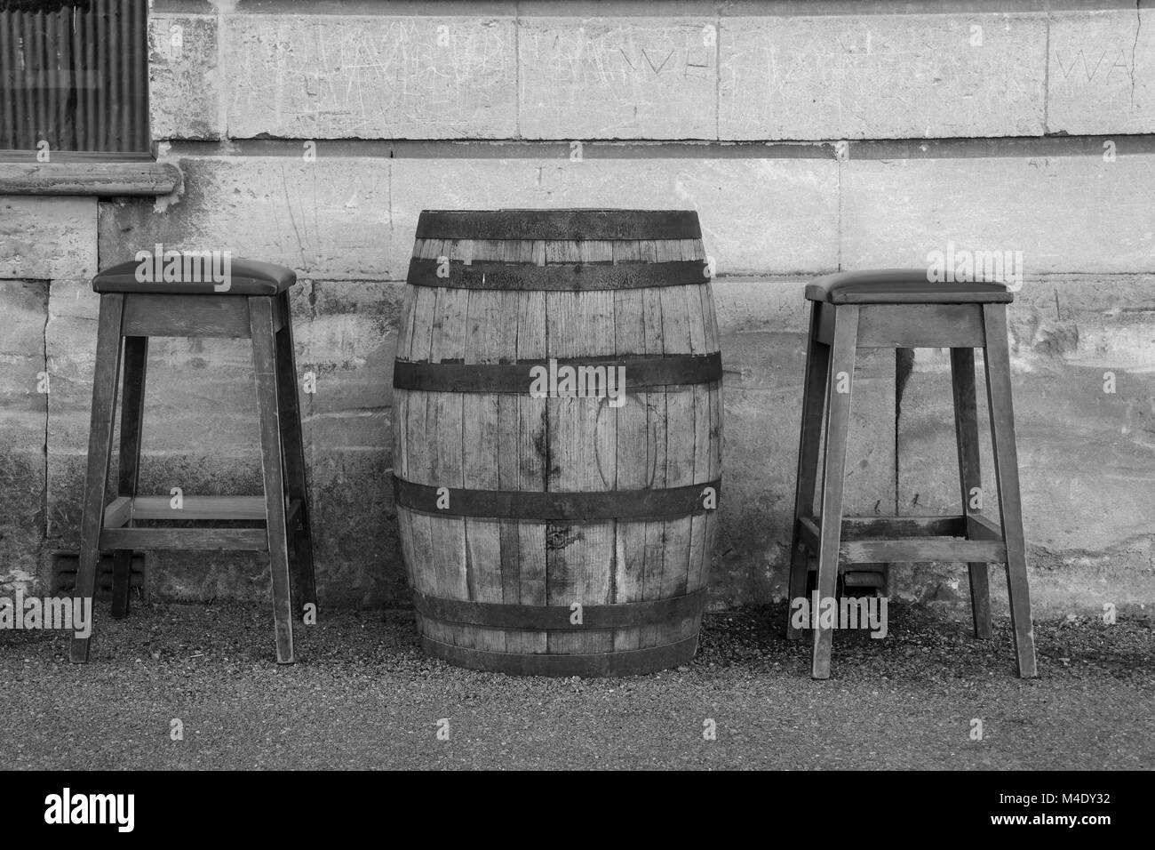 Two stools immagini e fotografie stock ad alta risoluzione - Alamy
