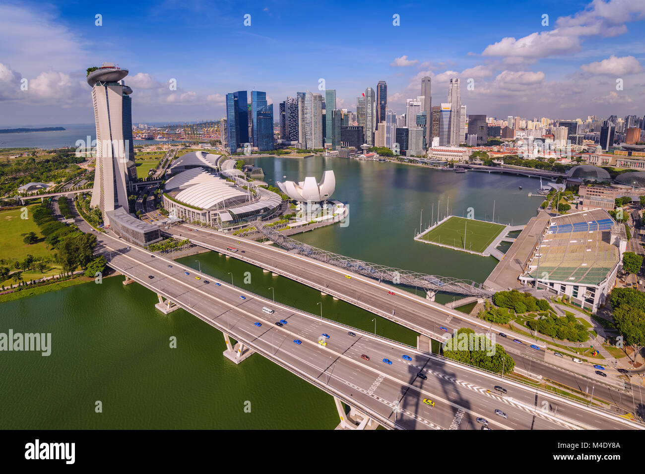 Singapore skyline della città in vista di Marina Bay dal Singapore Flyer Foto Stock