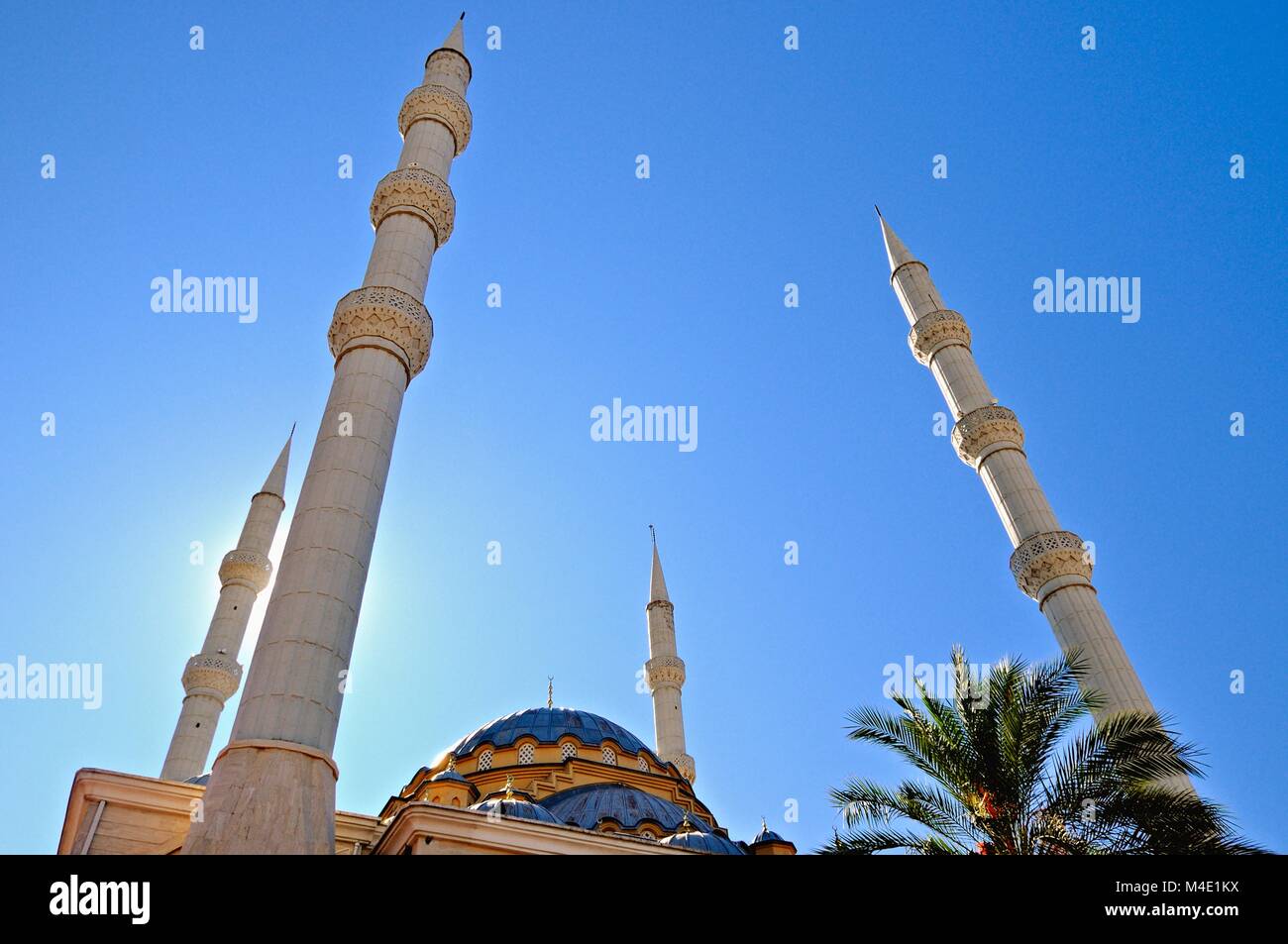 I minareti della Moschea Blu a Manavgat Turchia Foto Stock