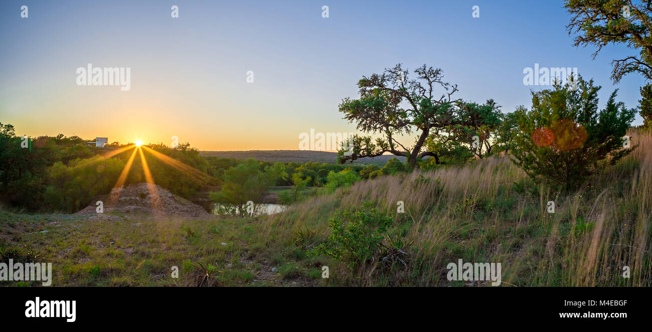 Paesaggi intorno a Willow city loop texas al tramonto Foto Stock