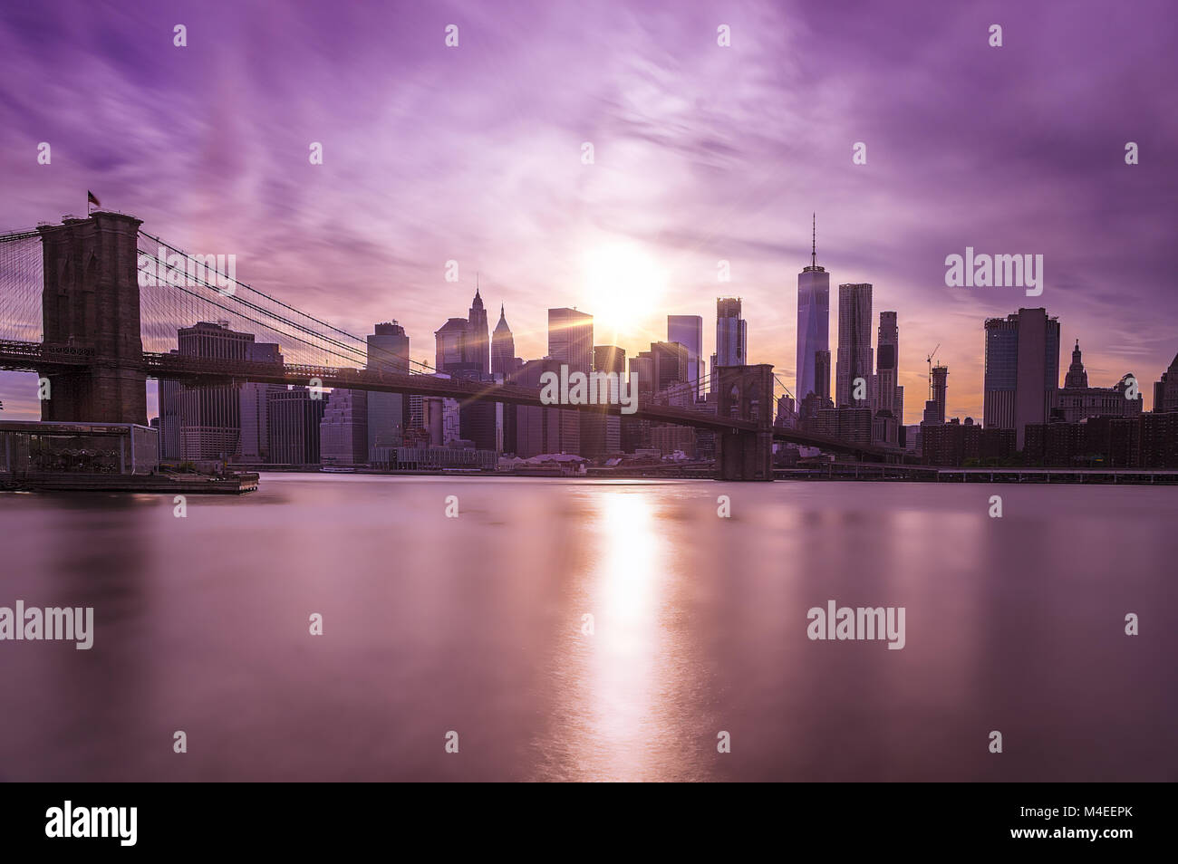 Skyline di Manhattan con il ponte di Brooklyn Foto Stock