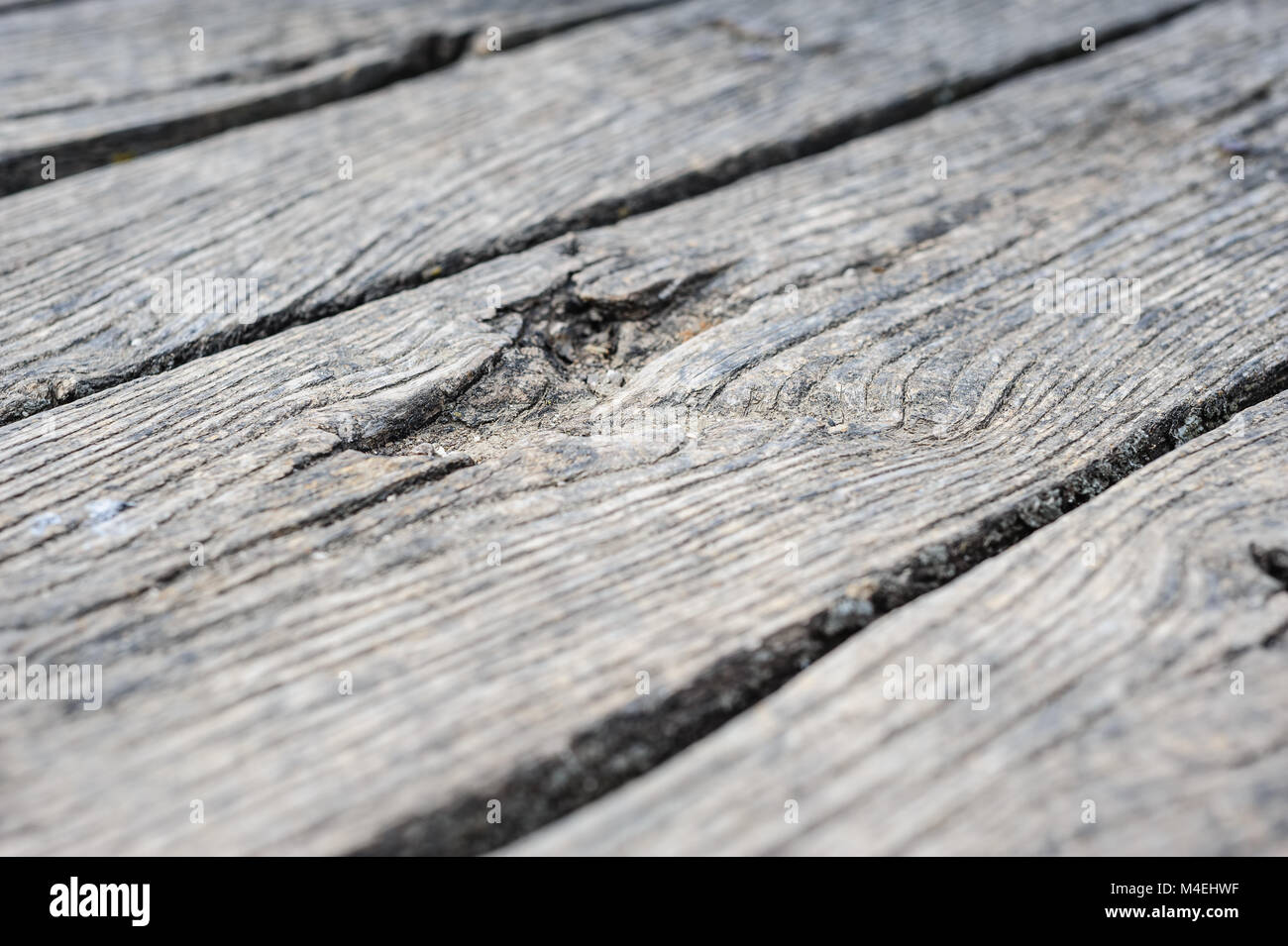 Vecchio di età compresa tra i listelli di legno in prospettiva Foto Stock