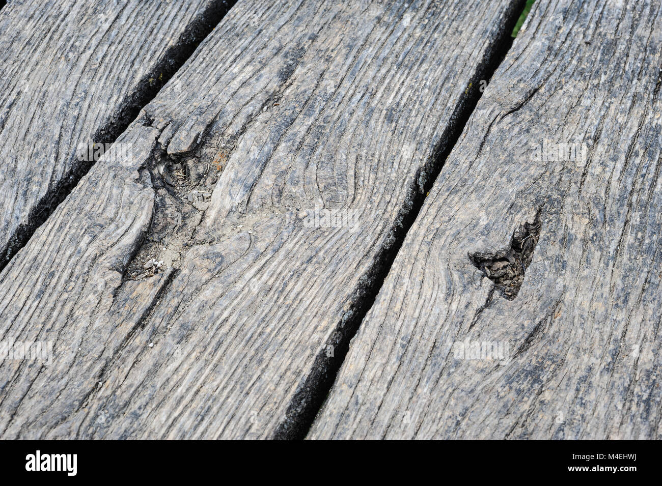 Vecchio di età compresa tra i listelli di legno in prospettiva Foto Stock