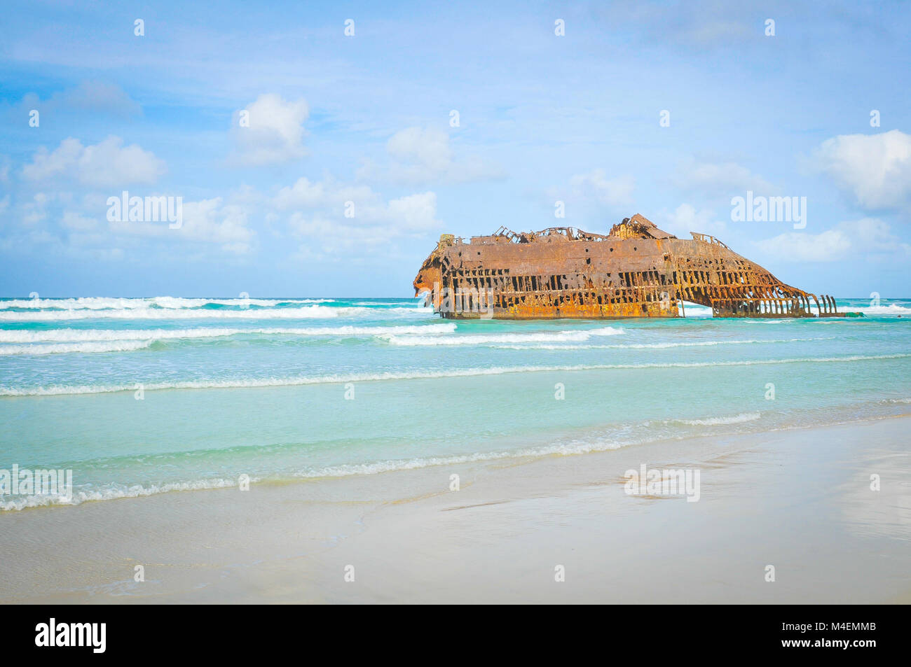 Paesaggio marino con il naufragio di Cabo Santa Maria dell'isola di Boa Vista Capo Verde Foto Stock