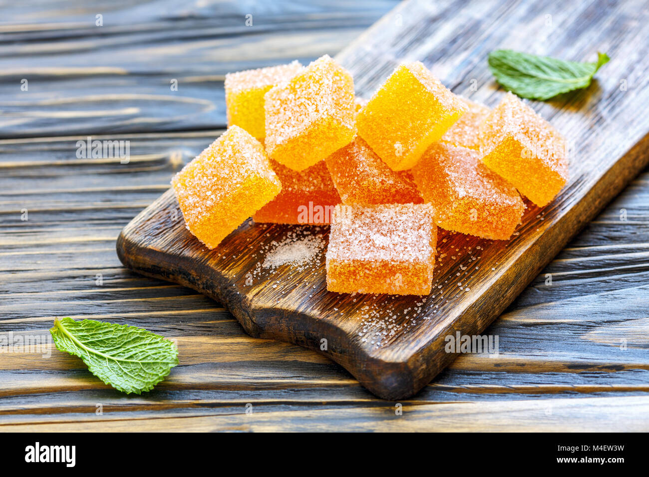 Cubetti di in casa marmellata di arance. Foto Stock