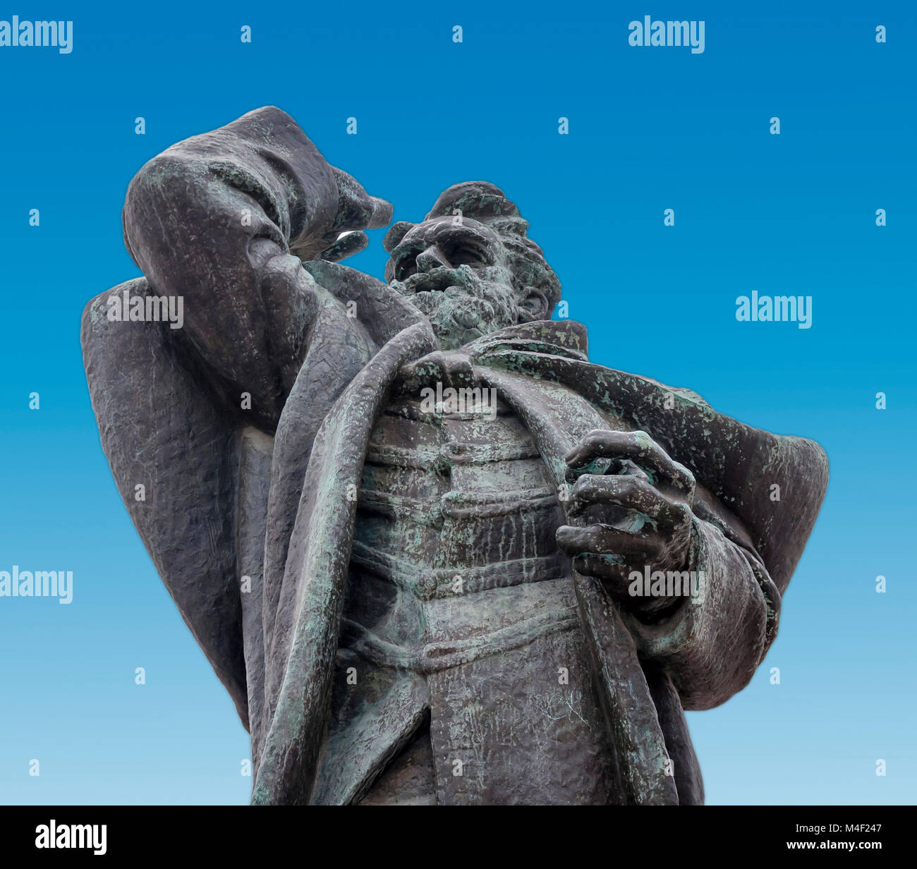 NOVI SAD SERBIA - aprile 17 la statua Svetozar Miletic nella piazza principale di Novi Sad Foto Stock