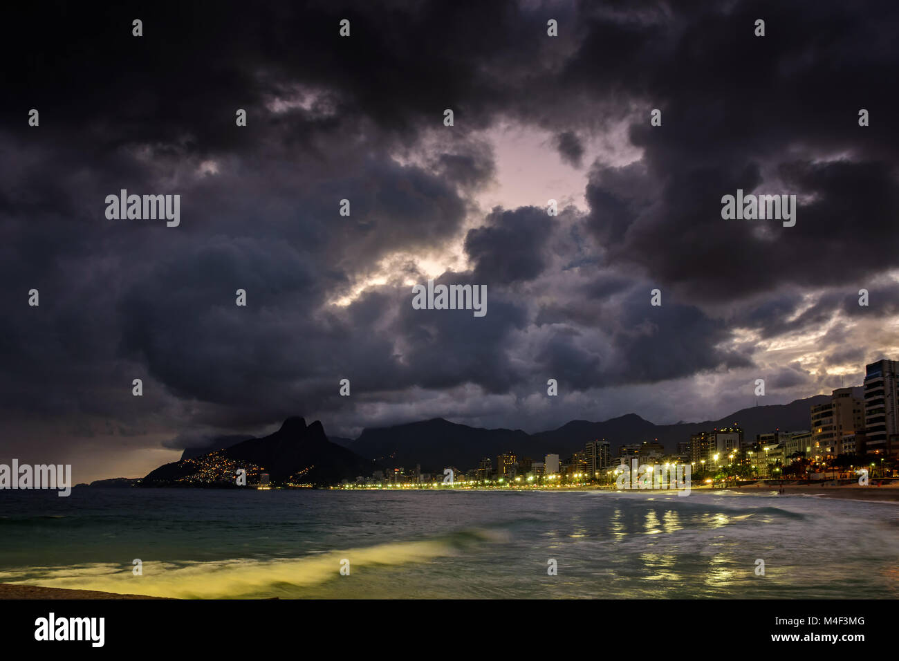 Notte a Rio de Janeiro Foto Stock