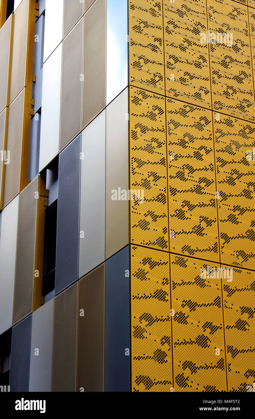 Vista astratta di esterno del parcheggio auto prima Street Manchester Foto Stock